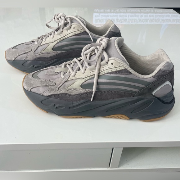 adidas gazelle silver green womens Yeezy Boost 700 'Magnet'  Prsnlplg